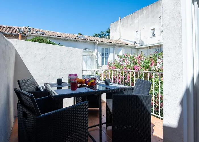 Le Pandora, Proche Tour Magne, Parking Et Terrasse