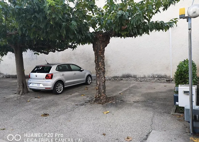 Le Pandora, Proche Tour Magne, Parking Et Terrasse