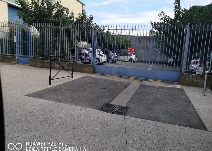 Le Pandora, Proche Tour Magne, Parking Et Terrasse